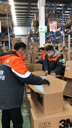 愛心馳援 快遞公司優(yōu)先保障武漢應(yīng)急物資運(yùn)輸